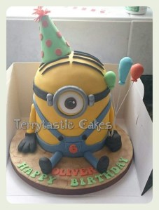 Minion birthday cake with party hat and balloons